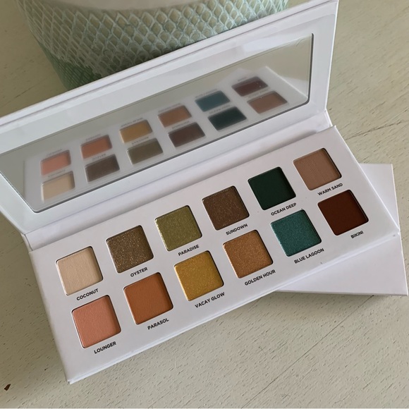 ICONIC LONDON Beachside Babe Eyeshadow Palette - Picture 1 of 8